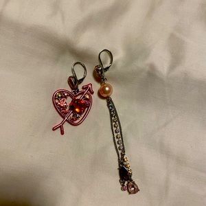Betsy Johnson mismatch heart earrings